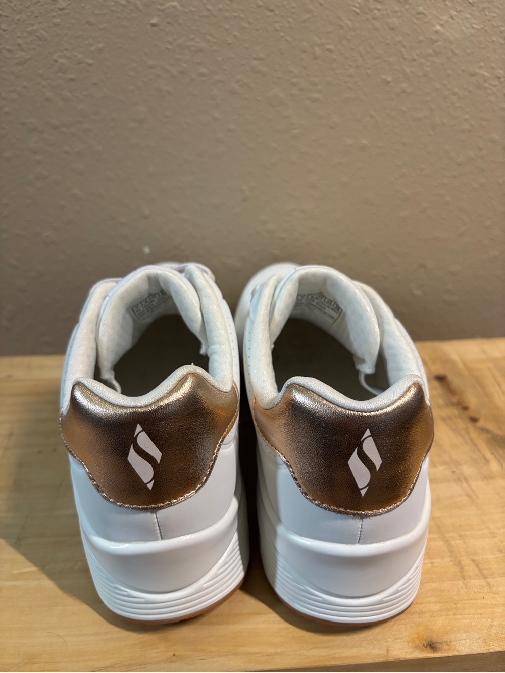 Sketchers Size 7 White and Gold Sneakers - Picture 5 of 9